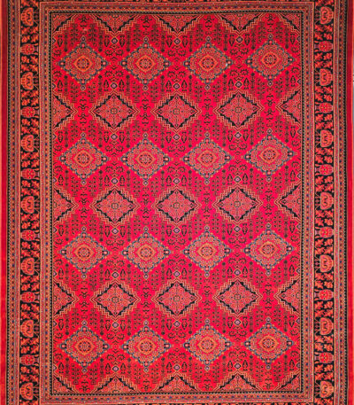 • فارسی: فرش ماشینی افشار لاکی ۷۰۰ شانه تراکم ۲۰۰۰ طرح تمام‌نما • English: Afshar Laki 700 Reeds Polyester Carpet, full view traditional design